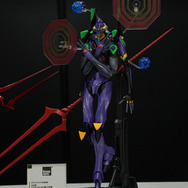 綾波レイ、アスカの大型造形物も！「エヴァワンフェス」珠玉の作品が大集結、放送30周年を記念した特別コラボ企画の様子をお届け【WF2025夏】