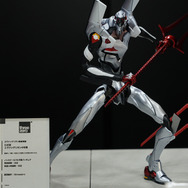 綾波レイ、アスカの大型造形物も！「エヴァワンフェス」珠玉の作品が大集結、放送30周年を記念した特別コラボ企画の様子をお届け【WF2025夏】