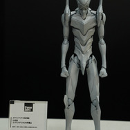 綾波レイ、アスカの大型造形物も！「エヴァワンフェス」珠玉の作品が大集結、放送30周年を記念した特別コラボ企画の様子をお届け【WF2025夏】