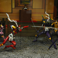 綾波レイ、アスカの大型造形物も！「エヴァワンフェス」珠玉の作品が大集結、放送30周年を記念した特別コラボ企画の様子をお届け【WF2025夏】