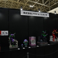 綾波レイ、アスカの大型造形物も！「エヴァワンフェス」珠玉の作品が大集結、放送30周年を記念した特別コラボ企画の様子をお届け【WF2025夏】