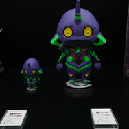 綾波レイ、アスカの大型造形物も！「エヴァワンフェス」珠玉の作品が大集結、放送30周年を記念した特別コラボ企画の様子をお届け【WF2025夏】