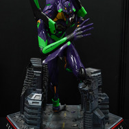 綾波レイ、アスカの大型造形物も！「エヴァワンフェス」珠玉の作品が大集結、放送30周年を記念した特別コラボ企画の様子をお届け【WF2025夏】