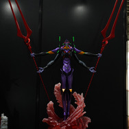 綾波レイ、アスカの大型造形物も！「エヴァワンフェス」珠玉の作品が大集結、放送30周年を記念した特別コラボ企画の様子をお届け【WF2025夏】