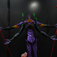 綾波レイ、アスカの大型造形物も！「エヴァワンフェス」珠玉の作品が大集結、放送30周年を記念した特別コラボ企画の様子をお届け【WF2025夏】