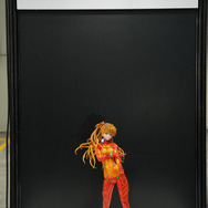 綾波レイ、アスカの大型造形物も！「エヴァワンフェス」珠玉の作品が大集結、放送30周年を記念した特別コラボ企画の様子をお届け【WF2025夏】