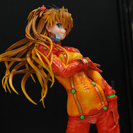 綾波レイ、アスカの大型造形物も！「エヴァワンフェス」珠玉の作品が大集結、放送30周年を記念した特別コラボ企画の様子をお届け【WF2025夏】