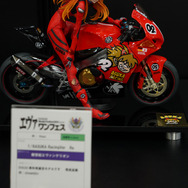 綾波レイ、アスカの大型造形物も！「エヴァワンフェス」珠玉の作品が大集結、放送30周年を記念した特別コラボ企画の様子をお届け【WF2025夏】