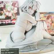 【WF2025夏】今年の夏は『NIKKE』が熱い！通常衣装から夏衣装まで、勝利の女神の麗しいフィギュアが「ワンフェス」に大集結