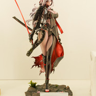 【WF2025夏】今年の夏は『NIKKE』が熱い！通常衣装から夏衣装まで、勝利の女神の麗しいフィギュアが「ワンフェス」に大集結