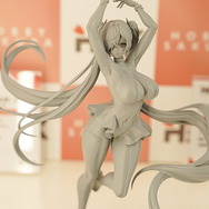 【WF2025夏】今年の夏は『NIKKE』が熱い！通常衣装から夏衣装まで、勝利の女神の麗しいフィギュアが「ワンフェス」に大集結