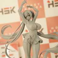 【WF2025夏】今年の夏は『NIKKE』が熱い！通常衣装から夏衣装まで、勝利の女神の麗しいフィギュアが「ワンフェス」に大集結