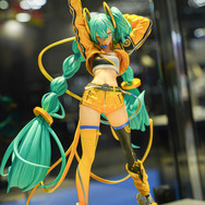 ホロライブ・フワモコやゲーマーズ等身大フィギュアの可愛さが無限大！「ミクxガンダムW」コラボなど「ワンフェス」を電脳アイドルが彩る【WF2025夏】