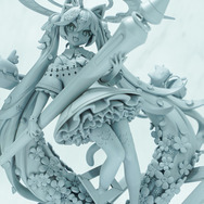 ホロライブ・フワモコやゲーマーズ等身大フィギュアの可愛さが無限大！「ミクxガンダムW」コラボなど「ワンフェス」を電脳アイドルが彩る【WF2025夏】