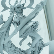 ホロライブ・フワモコやゲーマーズ等身大フィギュアの可愛さが無限大！「ミクxガンダムW」コラボなど「ワンフェス」を電脳アイドルが彩る【WF2025夏】