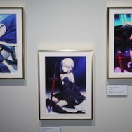 『FGO』最終再臨展へひと足先に参加！心奪われる美麗印刷でイラストの魅力を再発見できたメディア向け内覧会レポート