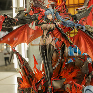 ドキッとする夏衣装から涼やかなドレスまで、「ワンフェス」に猛暑を吹き飛ばす『アズレン』『ブルアカ』美女フィギュアが集結【WF2025夏】