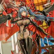 ドキッとする夏衣装から涼やかなドレスまで、「ワンフェス」に猛暑を吹き飛ばす『アズレン』『ブルアカ』美女フィギュアが集結【WF2025夏】