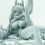 ドキッとする夏衣装から涼やかなドレスまで、「ワンフェス」に猛暑を吹き飛ばす『アズレン』『ブルアカ』美女フィギュアが集結【WF2025夏】