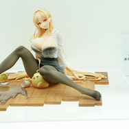 ドキッとする夏衣装から涼やかなドレスまで、「ワンフェス」に猛暑を吹き飛ばす『アズレン』『ブルアカ』美女フィギュアが集結【WF2025夏】