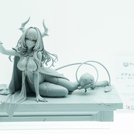 ドキッとする夏衣装から涼やかなドレスまで、「ワンフェス」に猛暑を吹き飛ばす『アズレン』『ブルアカ』美女フィギュアが集結【WF2025夏】