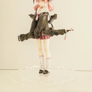 ドキッとする夏衣装から涼やかなドレスまで、「ワンフェス」に猛暑を吹き飛ばす『アズレン』『ブルアカ』美女フィギュアが集結【WF2025夏】