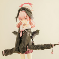 ドキッとする夏衣装から涼やかなドレスまで、「ワンフェス」に猛暑を吹き飛ばす『アズレン』『ブルアカ』美女フィギュアが集結【WF2025夏】