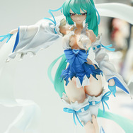 究極の肉体美バニーキャミーに「鬼滅」、人気絵師作品まで「ワンフェス」で見つけた気になるフィギュアをまとめてお届け！【WF2025夏】