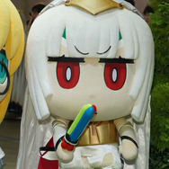 「FGO Fes. 2025」開幕！10周年となるメモリアルフェスは過去最大規模、公式コスプレイヤーと着ぐるみが揃ってお出迎え