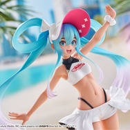 健康的な日焼け姿の「初音ミク」！「レーシングミク2024」公式イラストのフィギュアが8月上旬よりアミューズメント施設にて展開