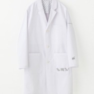 ポケモン柄の白衣がお洒落！医療用ブランド「クラシコ」からコラボコレクション第4弾発売―モンボ型のボタンやワンポイントにピカチュウも