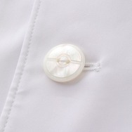 ポケモン柄の白衣がお洒落！医療用ブランド「クラシコ」からコラボコレクション第4弾発売―モンボ型のボタンやワンポイントにピカチュウも