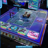 『ポケカ』世界大会、未来感あふれる“床”の演出に反響！「遊戯王のソリッドビジョンみたい」「全TCGプレイヤーの夢じゃん」