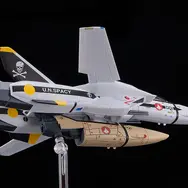 「超時空要塞マクロス」第1話にて主人公・一条輝が乗り込んだ複座型のバルキリー「VF-1D」がプラモに！予約締切迫る