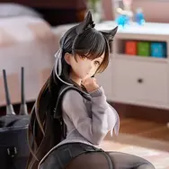 スカートから覗く黒ストッキングに包まれた太もも…！『アズレン』より「愛宕」が制服衣装「学園トロイメライ」でフィギュア化