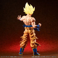 「ドラゴンボールZ」より「超サイヤ人孫悟空」超ビッグサイズソフビが2次受注！黄金に輝く頭髪、鍛え抜かれた肉体を迫力のサイズで再現