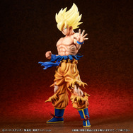 抱えるほど巨大！ドラゴンボールZより「超サイヤ人孫悟空」が
