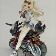 ムチムチ太ももに際どい衣装…!『アズレン』8周年リアルイベントで新作フィギュア多数展示―どれもこれもやっぱり過激