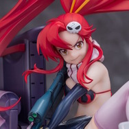 ショートパンツに大股開きの大胆ポーズ!「グレンラガン」より「ヨーコ」が立体化―ライフル構える姿を躍動感たっぷりに再現