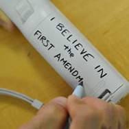 「コントローラーにメッセージを書いて議員に送ろう！」 ― 暴力ゲーム規制に対抗