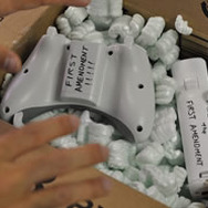 「コントローラーにメッセージを書いて議員に送ろう！」 ― 暴力ゲーム規制に対抗