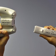 「コントローラーにメッセージを書いて議員に送ろう！」 ― 暴力ゲーム規制に対抗