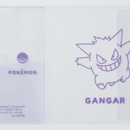 『ポケモン』ゲンガーになりきりながら快適に過ごせる！フード付ネックピローほか、ピカチュウのスーツケースベルトなどトラベルグッズが発売