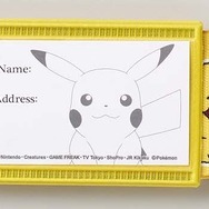 『ポケモン』ゲンガーになりきりながら快適に過ごせる！フード付ネックピローほか、ピカチュウのスーツケースベルトなどトラベルグッズが発売
