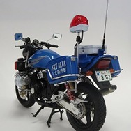 「街を守る青バイ！」「プラモで再現できるなんて胸アツ」　大阪府警仕様CB400が12％オフで手に入る