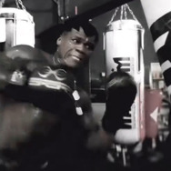 あの特徴的な髪型も再現！ 実写映画「ストリートファイター」バイソン役の50セントがトレーニング風景を披露