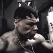 あの特徴的な髪型も再現！ 実写映画「ストリートファイター」バイソン役の50セントがトレーニング風景を披露