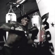 あの特徴的な髪型も再現！ 実写映画「ストリートファイター」バイソン役の50セントがトレーニング風景を披露