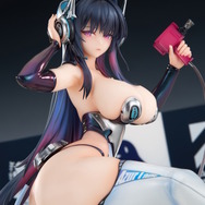 大胆すぎるレースクイーン衣装！『アズレン』より「ストラスブール」が着せ替え「謡精舞うサーキット」の姿で立体化