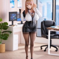 ムチムチの太ももとタイツに視線が…『勝利の女神：NIKKE』エマがコスチューム「オフィスセラピー」姿でフィギュア化